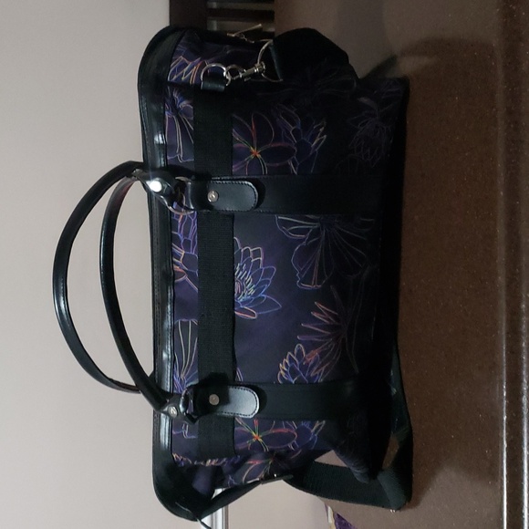 TRACKER Duffel, Gym, Travel Bag, Purple Black. Pristine Condition. Zip Top. - Picture 4 of 13